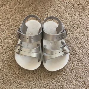 Sun Sans Sea Wees Sz 2 Silver VGUC Worn Once